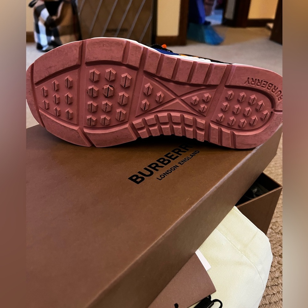 Lightly used , looks brand new women Burberry sneakers - Picture 2 of 5